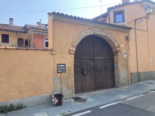 ingresso via Avezzana