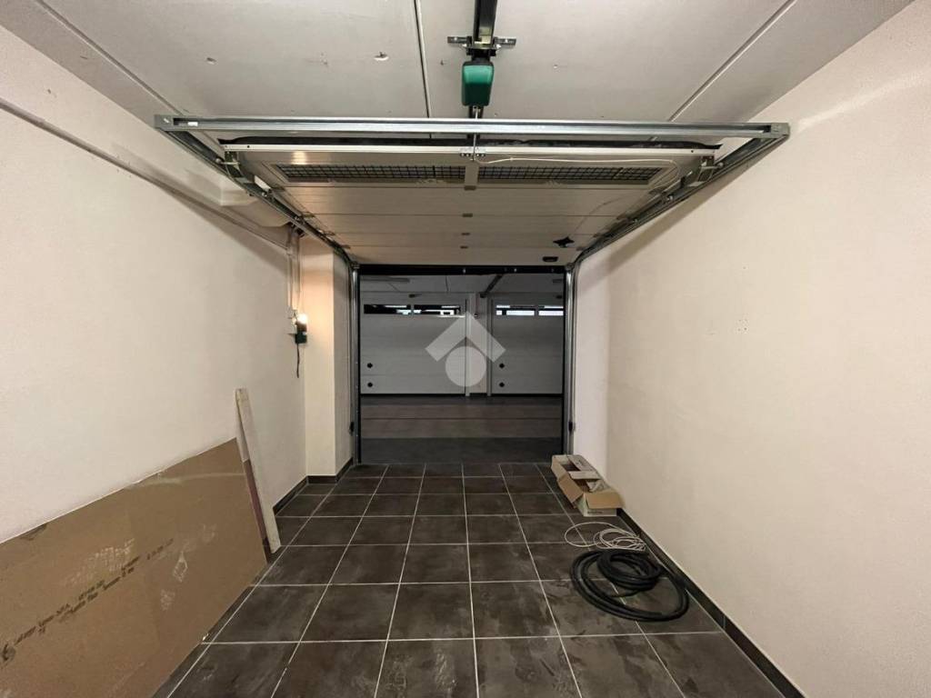 Garage - box via giuseppe doldo 21, cappuccini, brindisi
