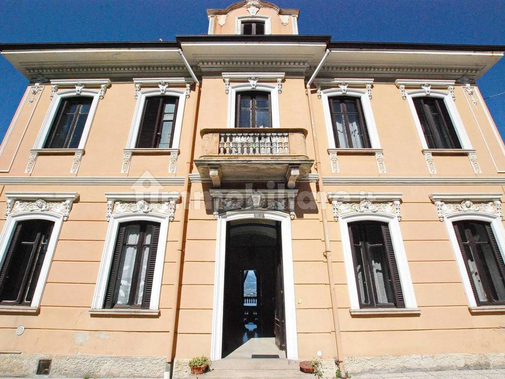 Villa d'epoca in vendita a Stresa- facciata