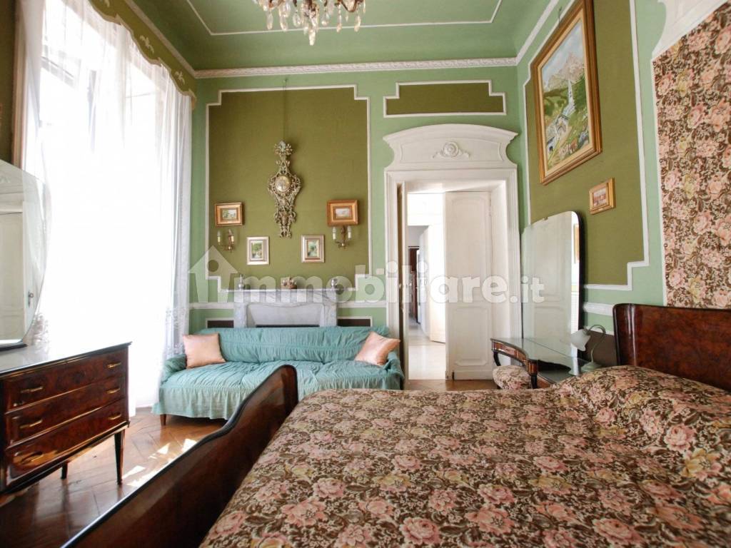Villa d'epoca in vendita a Stresa - elegante camera da letto