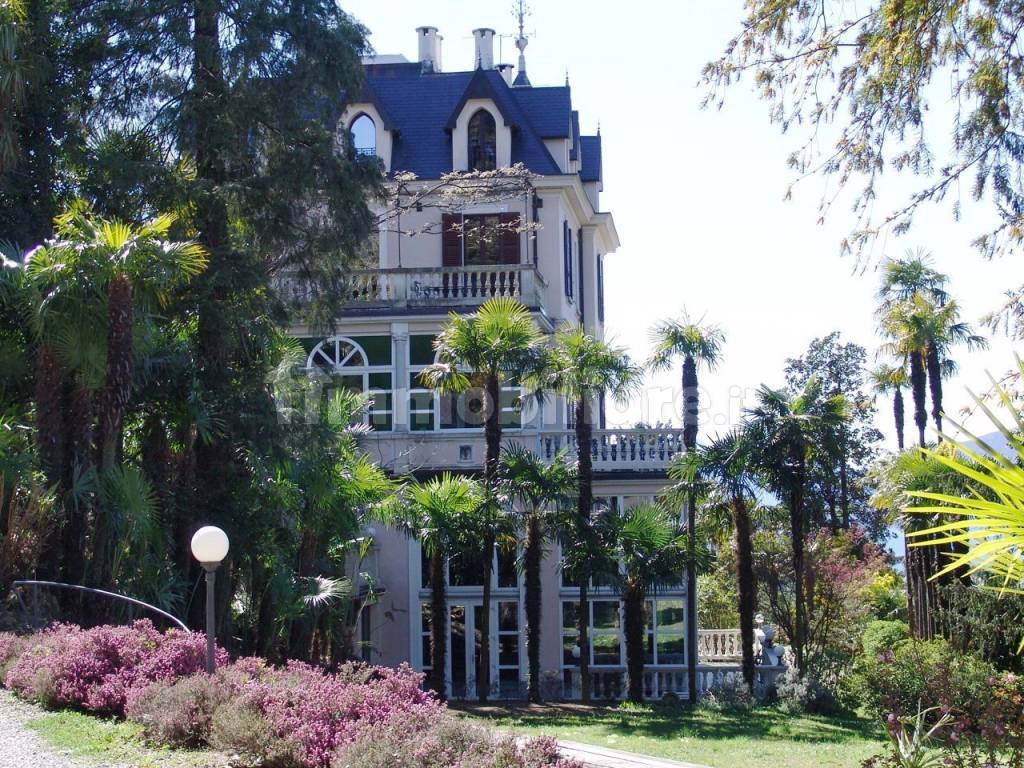 Villa storica in vendita a Luino - esterno