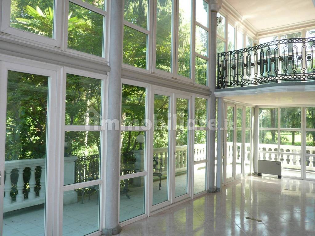 Villa storica in vendita a Luino - ampia vetrata