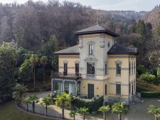 Prestigiosa villa liberty in vendita nel centro di Stresa - facciata