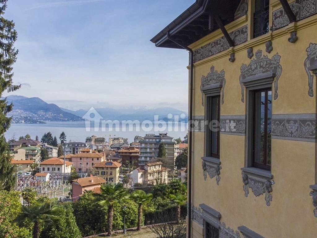 Prestigiosa villa liberty in vendita nel centro di Stresa- vista