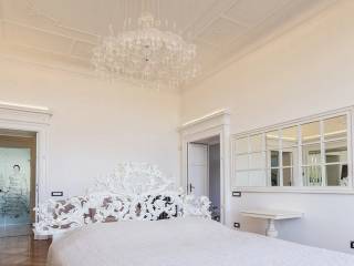 Prestigiosa villa liberty in vendita nel centro di Stresa - camera matrimoniale