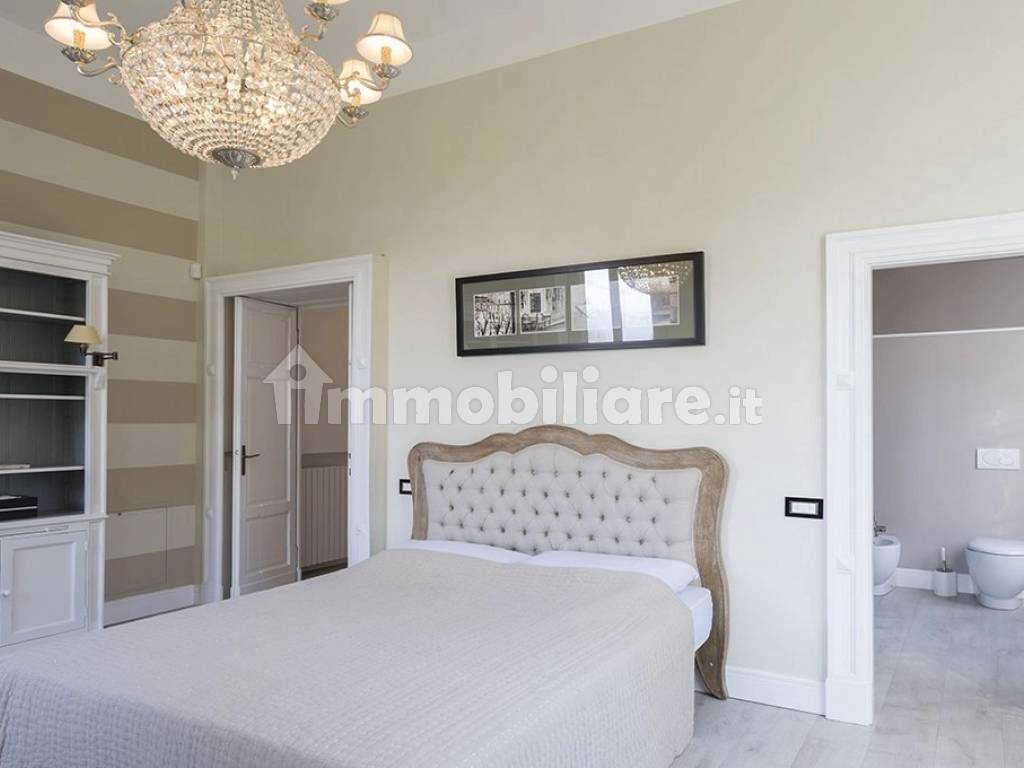 Prestigiosa villa liberty in vendita nel centro di Stresa - camera per gli ospiti