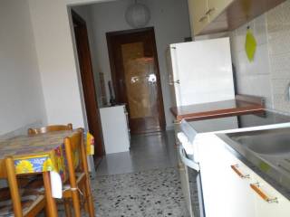 ingresso  e cucina abitabile