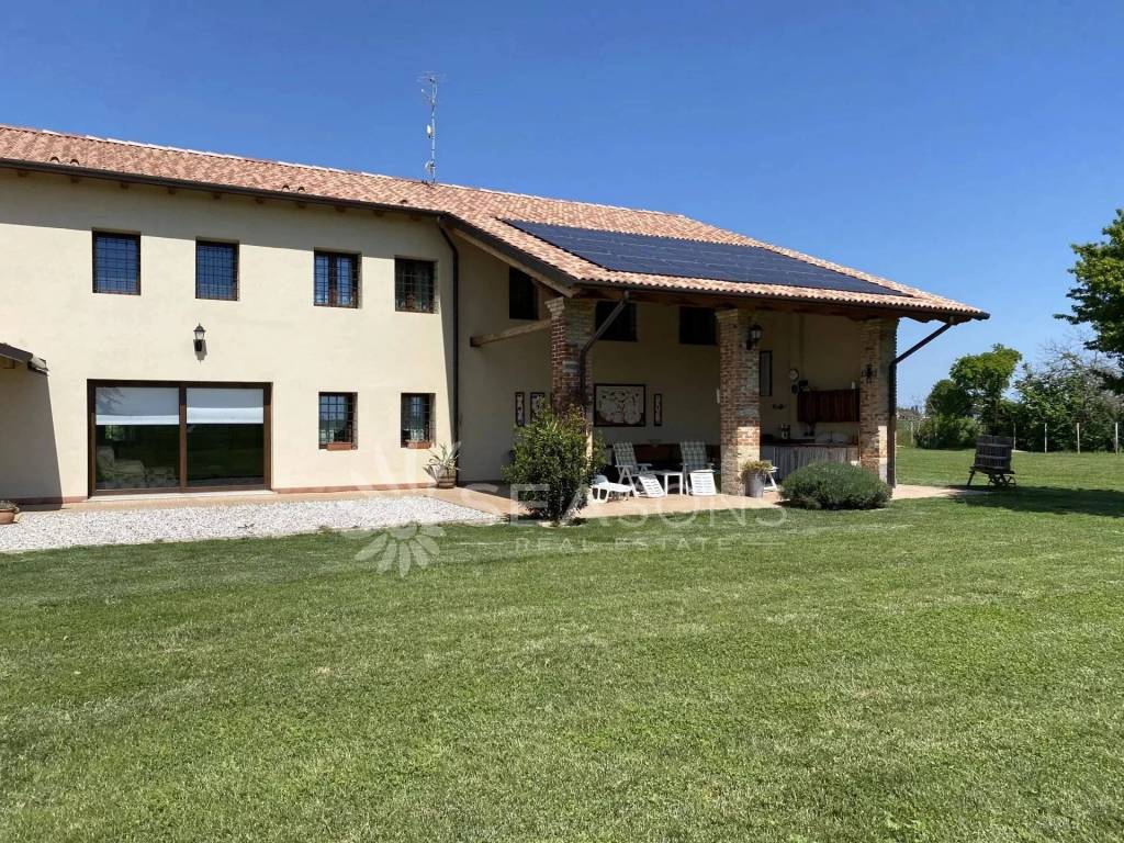 vendita-cascina-chiarano-ottimo-stato-posto-auto-446-m-rif-99039032