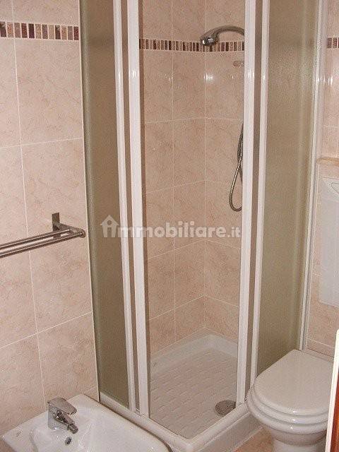 bagno con doccia con areazione forzata