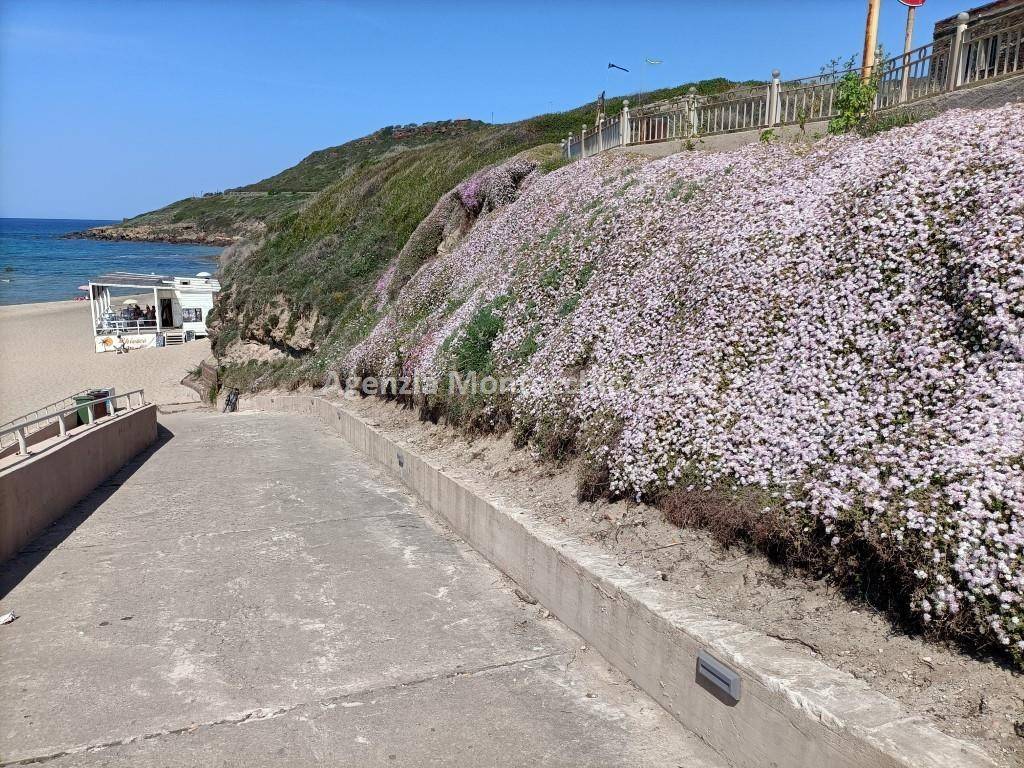 la vicina spiaggia di Lu Bagnu