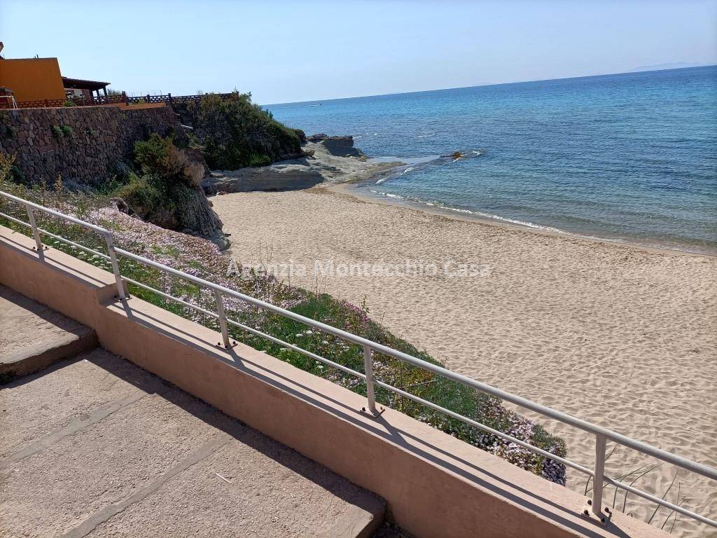 la vicina spiaggia di Lu Bagnu