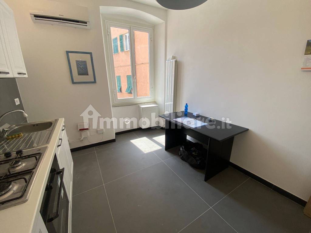 Rent Apartment Genoa. 3room flat in via Ettore Vernazza 7b. Excellent