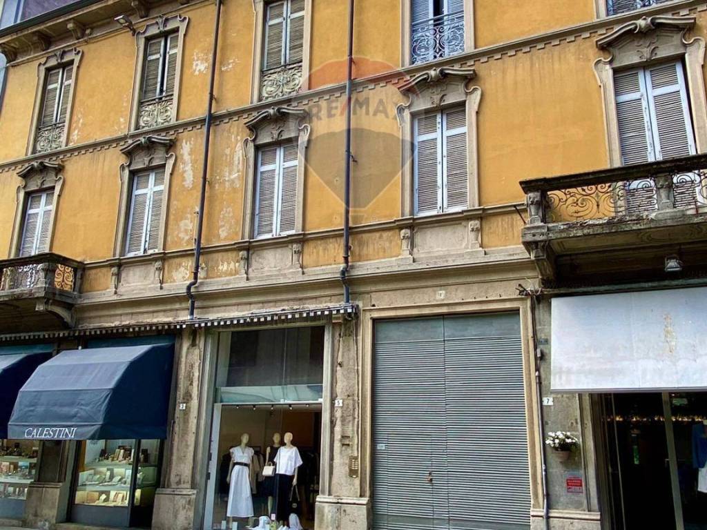 Vendita Villa unifamiliare in via Garibaldi 7 Legnano. Buono stato, posto  auto, riscaldamento autonomo, 197 m², rif. 104972189