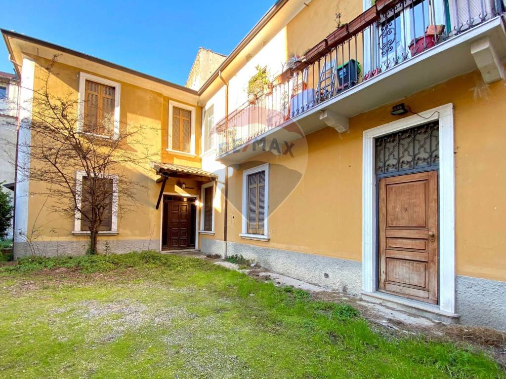 Vendita Villa unifamiliare in via Garibaldi 7 Legnano. Buono stato, posto  auto, riscaldamento autonomo, 197 m², rif. 104972189