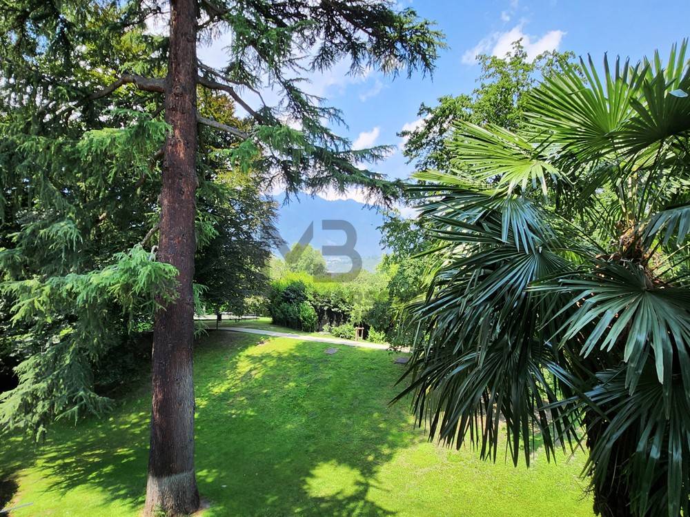 Ausblick auf Thermenpark - vista sul Parco delle Terme di Merano