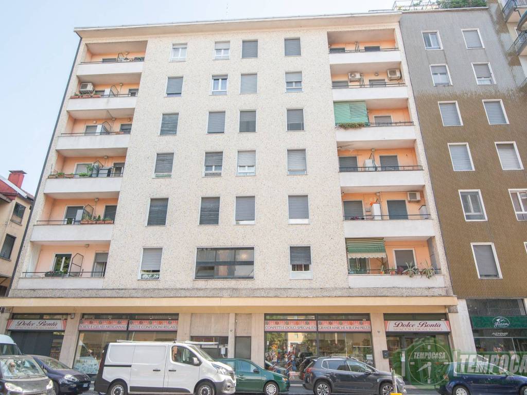 Vendita Appartamento Sesto San Giovanni. Bilocale in via Giuseppe Rovani  197. Da ristrutturare, sesto piano, con balcone, riscaldamento  centralizzato, rif. 100157398