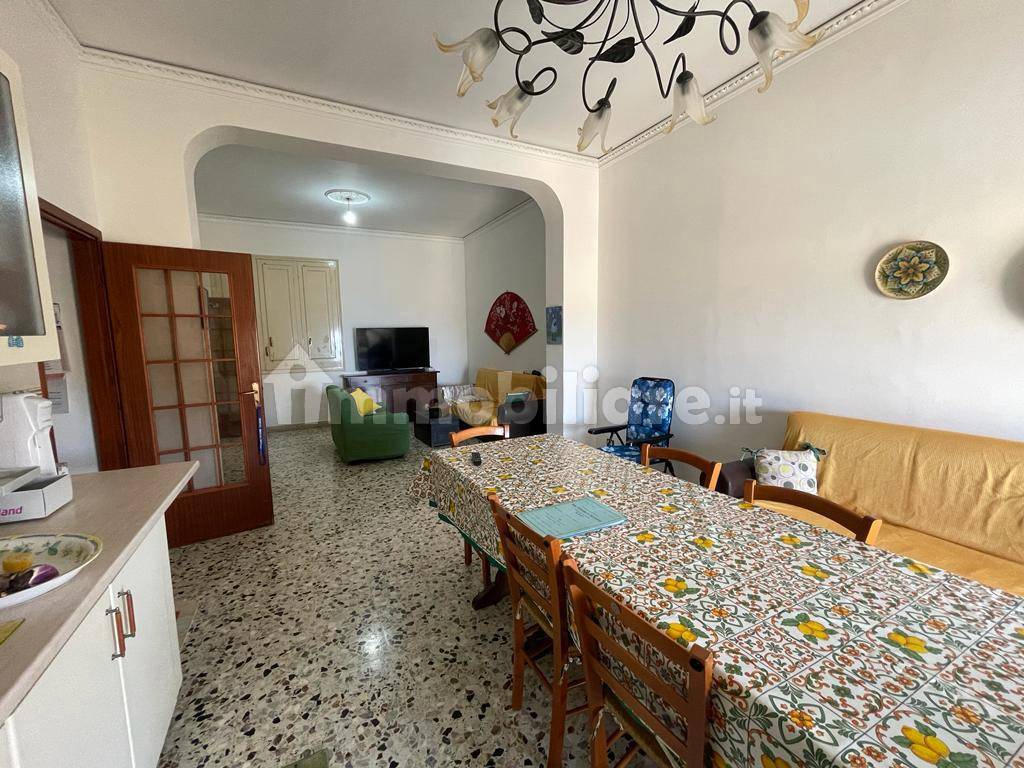 Vendita Appartamento in via Serraino Vulpitta 38. Trapani. Buono stato,  quarto piano, con terrazza, riscaldamento autonomo, rif. 105016351