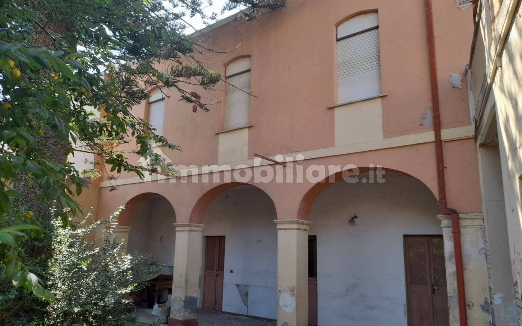 Villa unifamiliare, da ristrutturare, 392 m², Monserrato