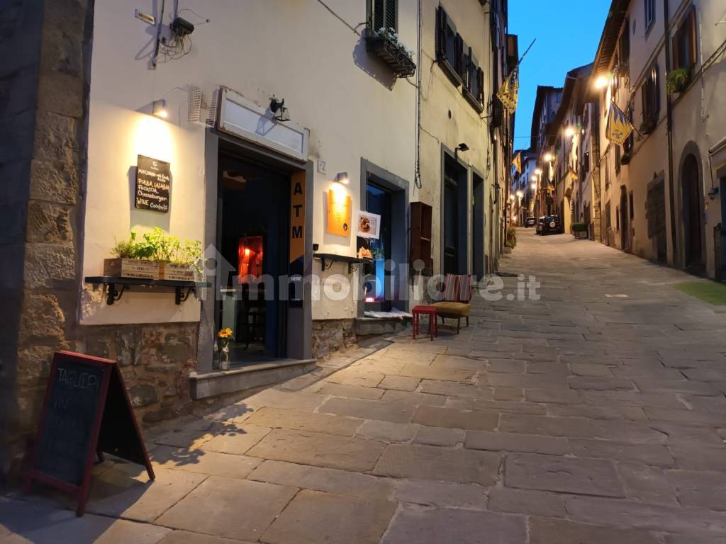 BAR IN VENDITA A CORTONA