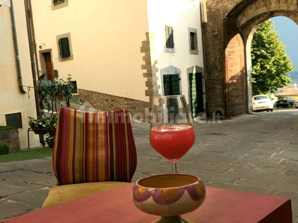 BAR IN VENDITA A CORTONA