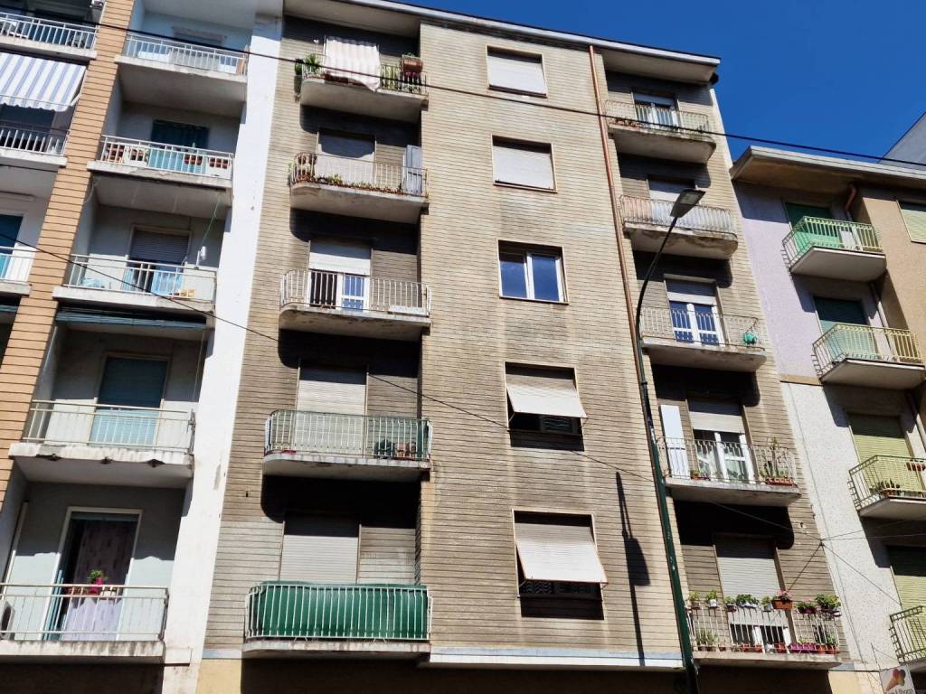 Affitto Appartamento Torino. Bilocale in via Genova 216. Buono stato