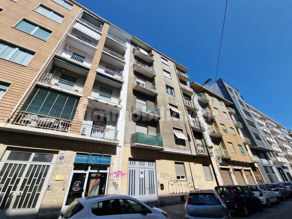 Affitto Appartamento Torino. Bilocale in via Genova 216. Buono stato