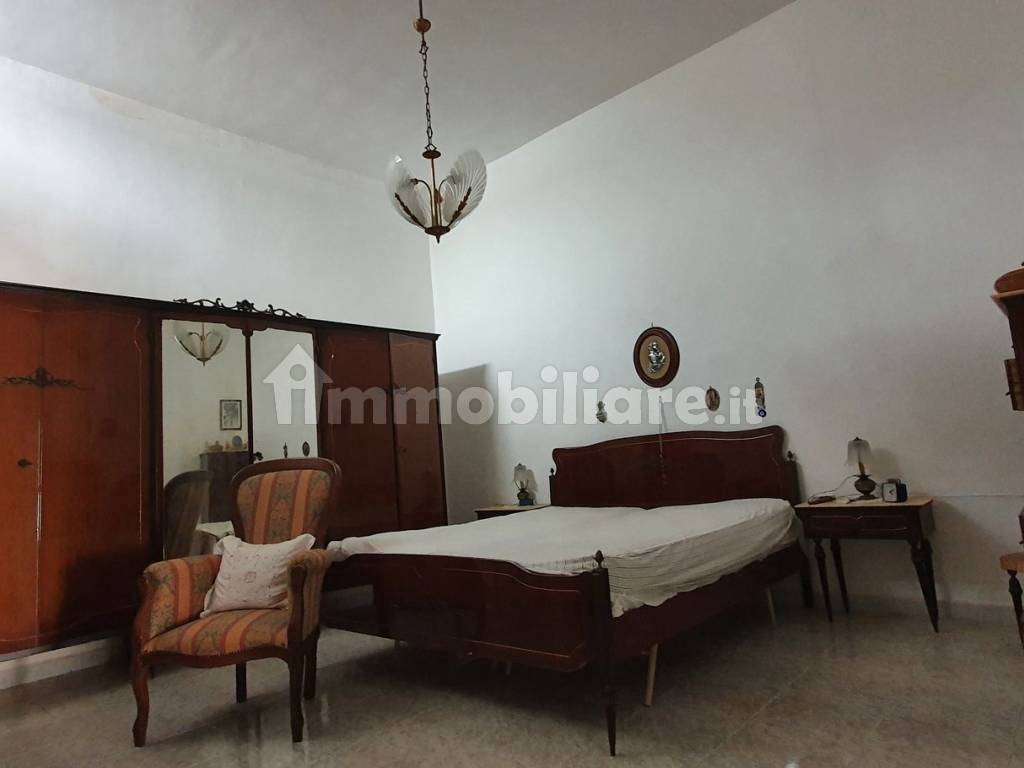 casa%20torchiarolo%20brindisi%20vendita%20camera%20letto-1681815170-764a3d5b22.jpg