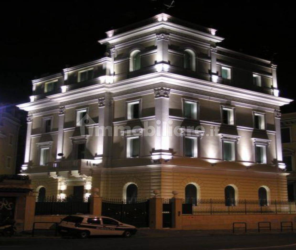 Palazzo - Edificio in vendita a Roma