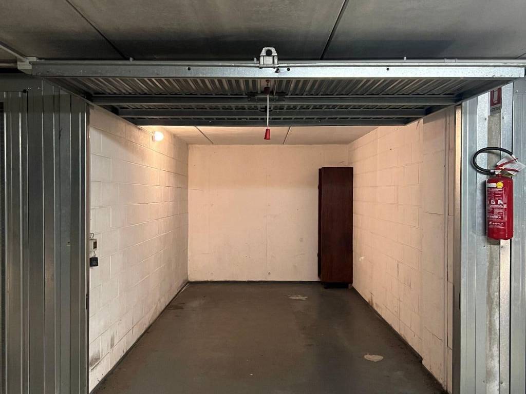 Garage - box via cesare battisti, centro, san donato milanese