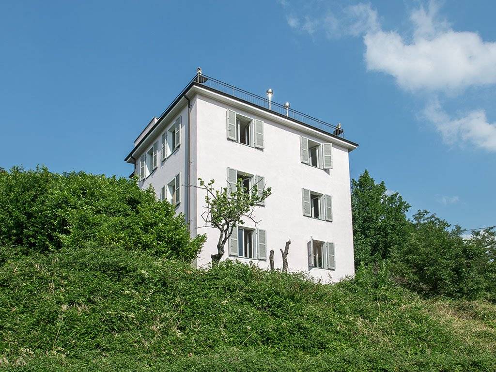 PANORAMICA CASA INDIPENDENTE IN COLLINA + TERREN