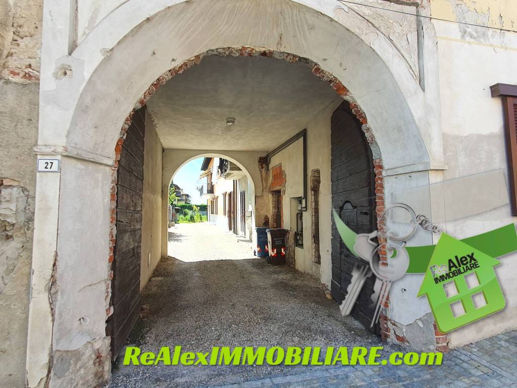 Particolare ingresso