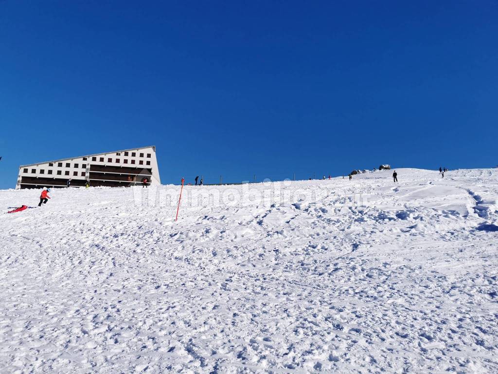 condominio con la neve