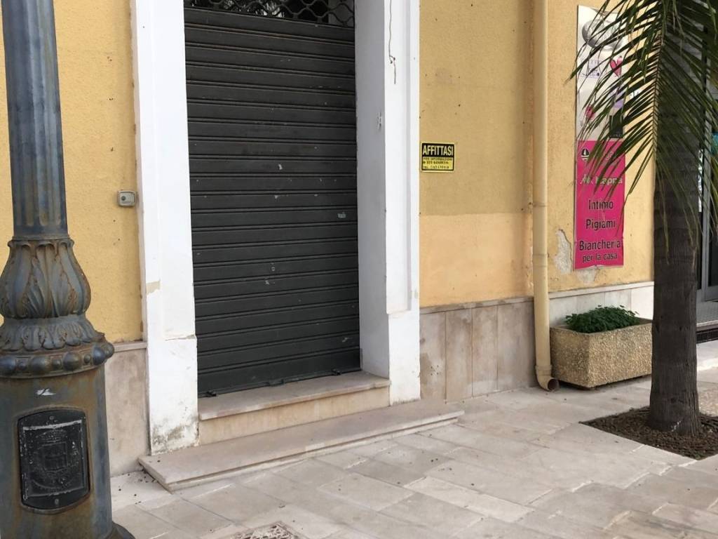 Locale commerciale piazza del popolo 13, centro, maruggio