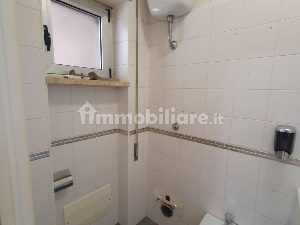 bagno lato posteriore salone