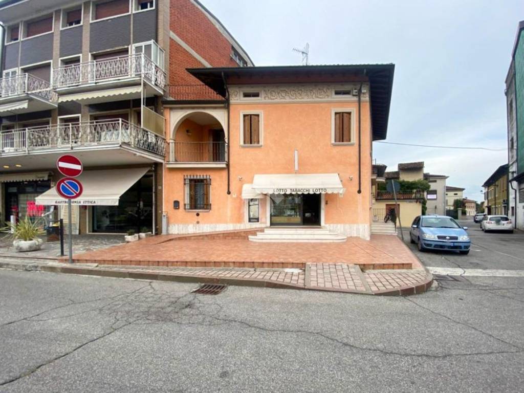 Attività commerciale via xx settembre 15, isorella