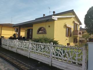 Villa in Vendita a Somaglia