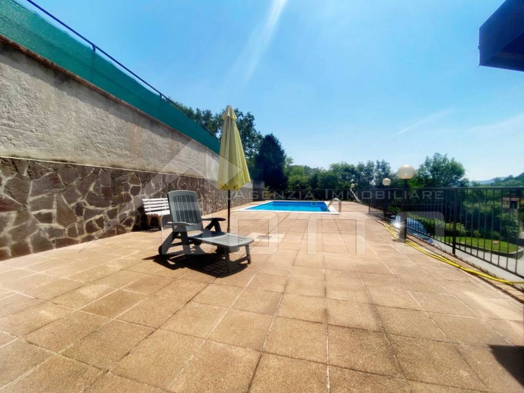 casa vendita grignasco piscina