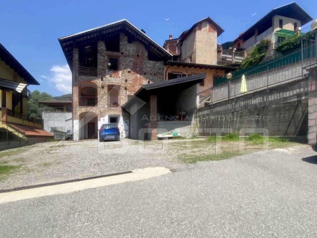 casa vendita grignasco facciata