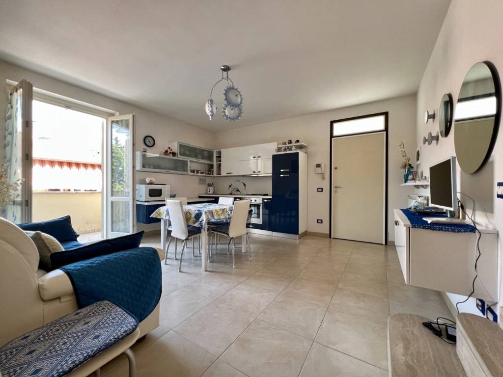 Quadrilocale via san giuseppe vecchio, marina di massa centro, massa