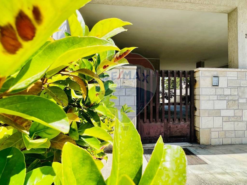 Vendita Appartamento in via Lequile 28. Lecce. Buono stato, primo piano