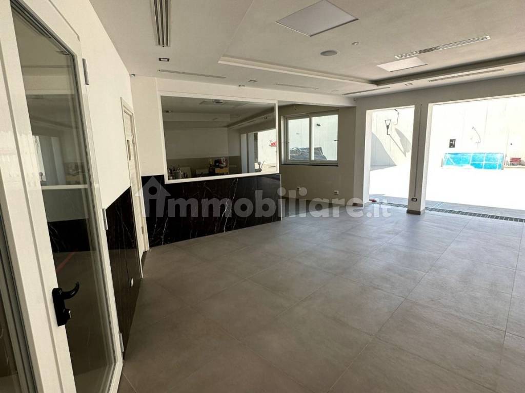 Locale commerciale via Lisiade Pedroni, Milano, Rif. 105215937