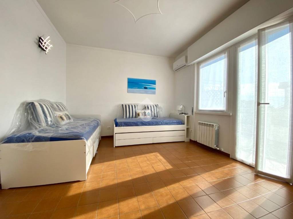 Affitto Appartamento Alassio. Trilocale in via Ignazio DellOro 40. Buono  stato, quarto piano, posto auto, con terrazza, riscaldamento autonomo, rif.  105222549