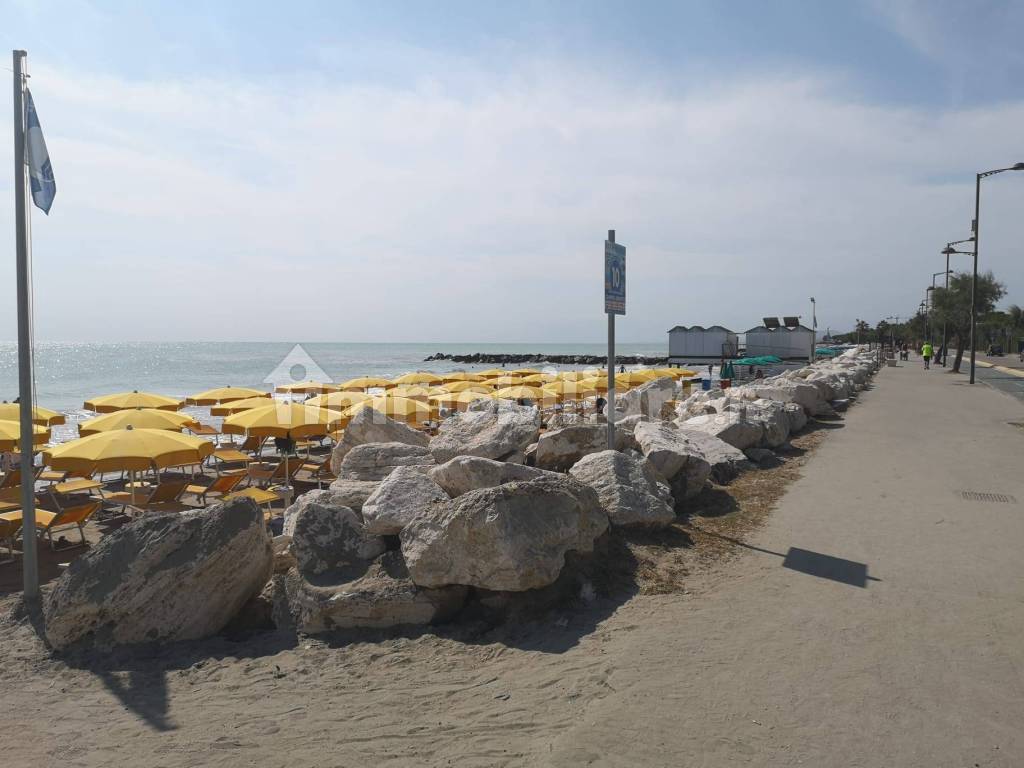 spiaggia antistante