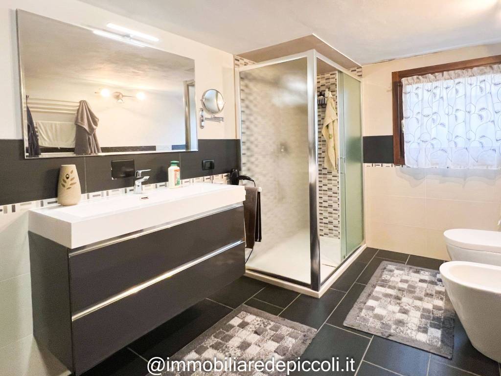 bagno con doccia piano terra