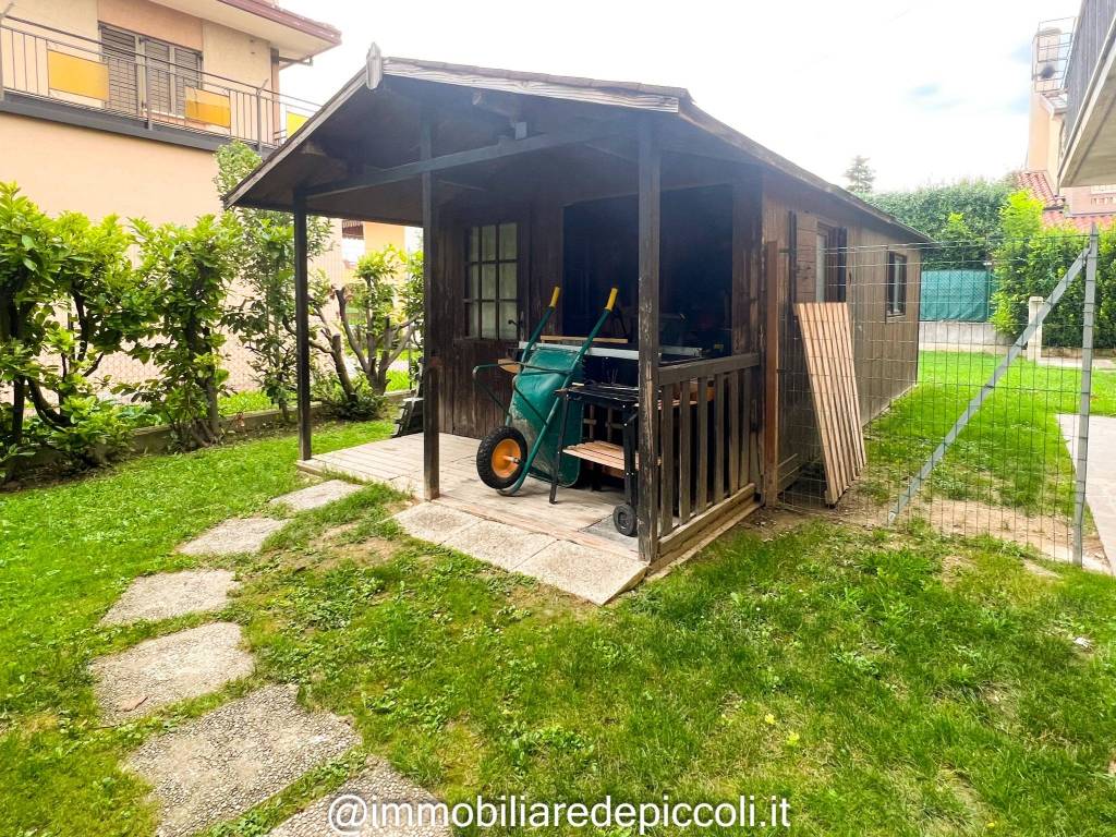 casetta legno giardino