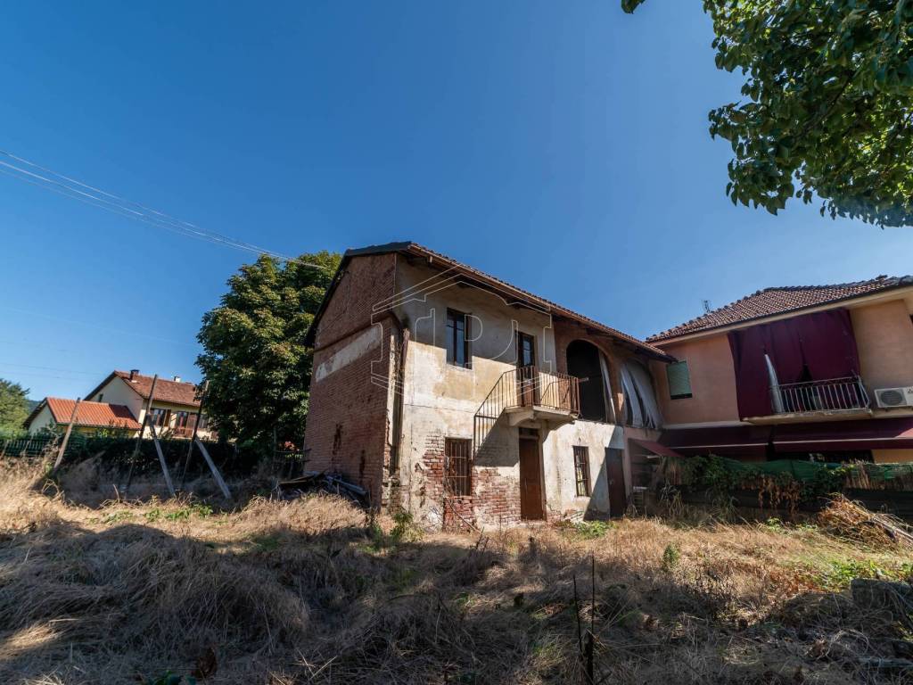 vendita-rustico-in-strada-virana-4-pecetto-torinese-da-ristrutturare