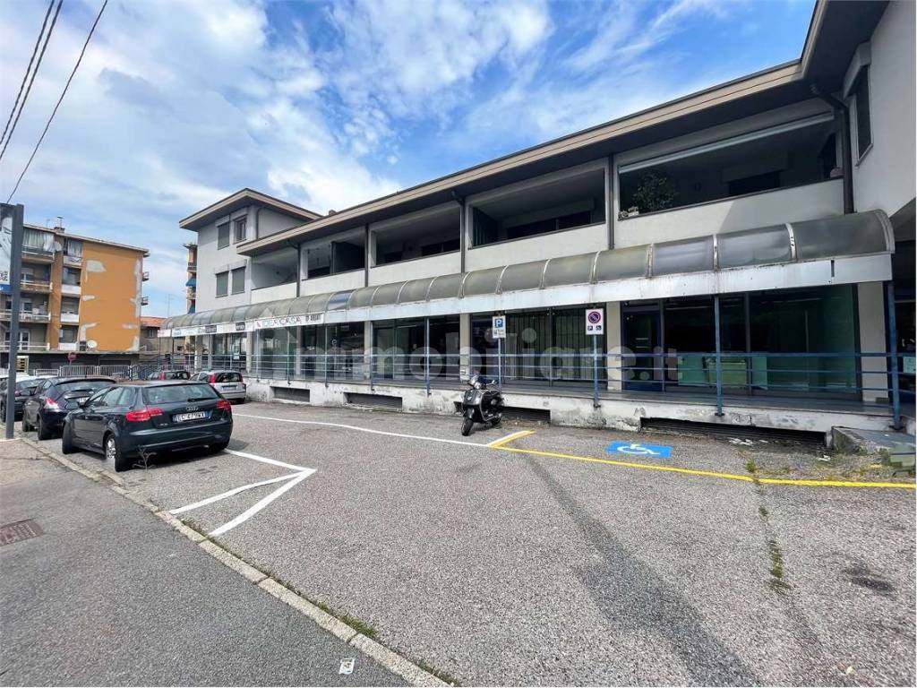 Locale commerciale via Garibaldi, 144, Fino Mornasco, Rif. 105277109