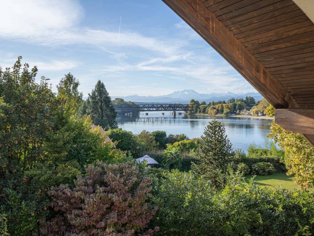 Villa d'epoca sul Ticino in vendita con parco - fiume Ticino