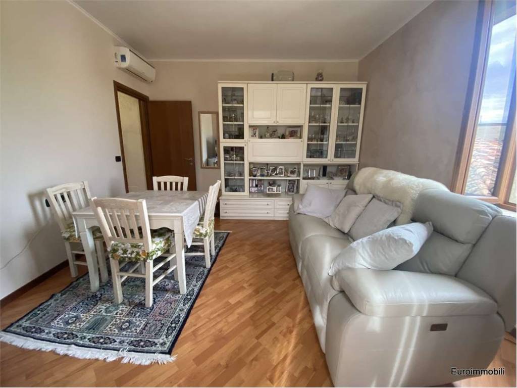 Vendita Appartamento Traversetolo. Quadrilocale, Ottimo stato, secondo ...