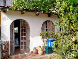 Fronte casa lato giardino